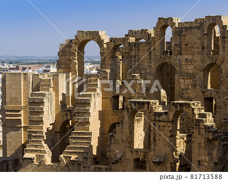 チュニジア・エルジェムの円形闘技場 Amphitheatre of El Jem, Tunisia チュニジア・エルジェムの円形闘技場 Amphitheatre of El Jem, Tunisia 81713588