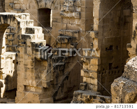 チュニジア・エルジェムの円形闘技場 Amphitheatre of El Jem, Tunisia 81713591