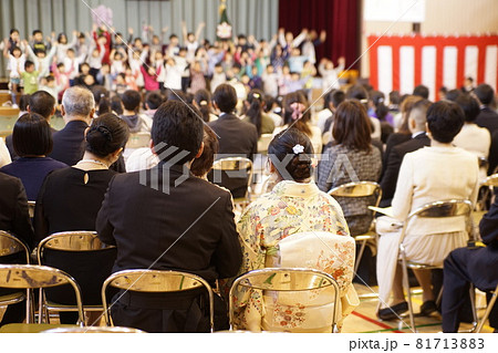小学校の入学式 81713883