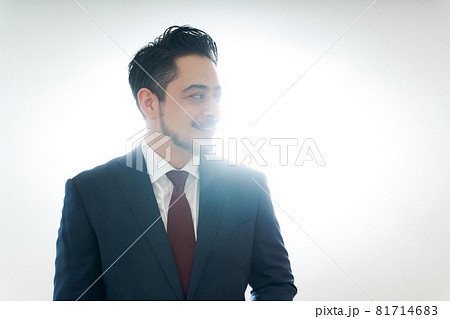 男性　ビジネス　グローバル 81714683