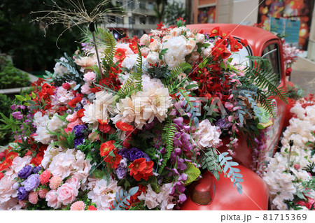 Different flowers grow in an old car, funny photo 7 Aug 2021 Different flowers grow in an old car, funny photo 7 Aug 2021 81715369