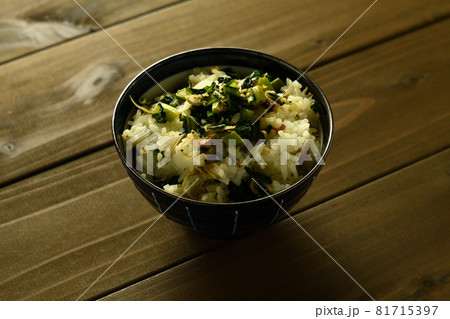 春菊の混ぜご飯 春菊の混ぜご飯 81715397