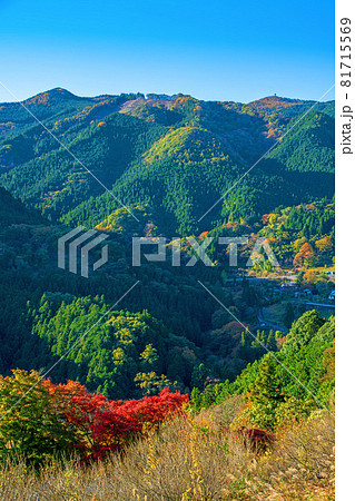 城峯公園付近からの山景色　秋の風景　紅葉の季節　　 81715569