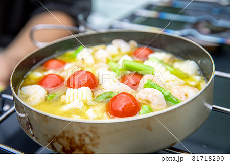 キャンプ飯　アヒージョ　アウトドア　おうちじかん　男飯 81718290