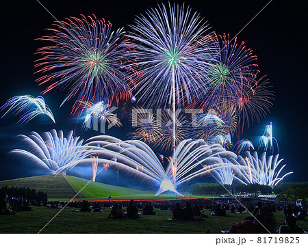 モエレ沼芸術花火2021（北海道）の写真素材 [81719825] - PIXTA