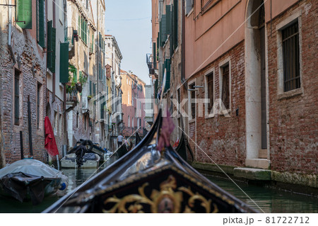 Panoramic view of Venice narrow canal with historical buildings and gondola 81722712