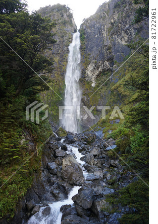 ニュージーランド デビルズ・パンチボウル滝 ニュージーランド デビルズ・パンチボウル滝 81722961