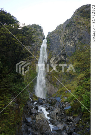 ニュージーランド デビルズ・パンチボウル滝 ニュージーランド デビルズ・パンチボウル滝 81722972