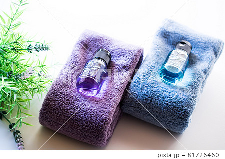 フェイスタオルとトラベル用小分け容器 フェイスタオルとトラベル用小分け容器 81726460