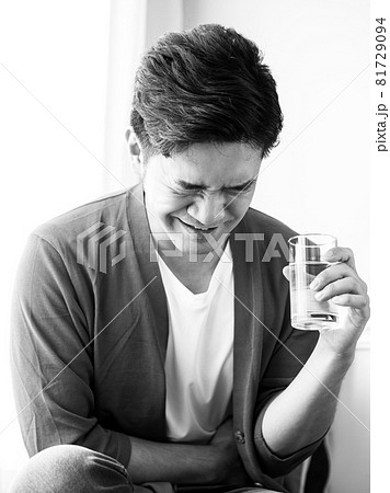 腹痛 胃痛 男 81729094