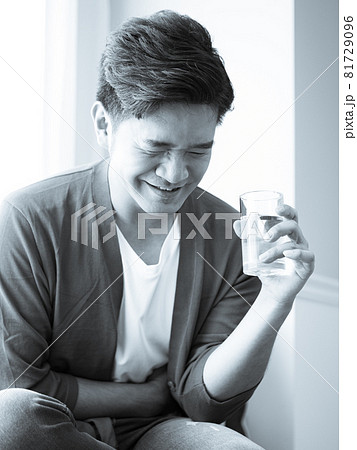 腹痛 胃痛 男 81729096