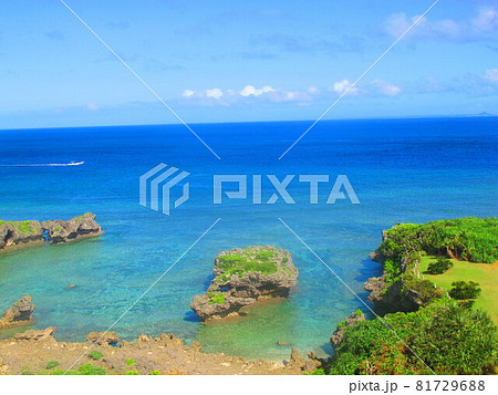 夏の沖縄の海 81729688
