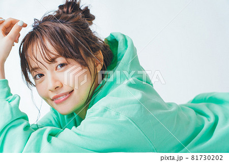 パーカー女子 パーカー女子 81730202