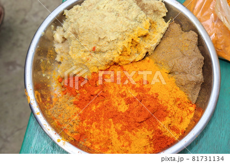 Collection of various healthy spices in the market 81731134