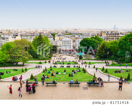 モンマルトルの丘から眺めるパリ市内 モンマルトルの丘から眺めるパリ市内 81731418