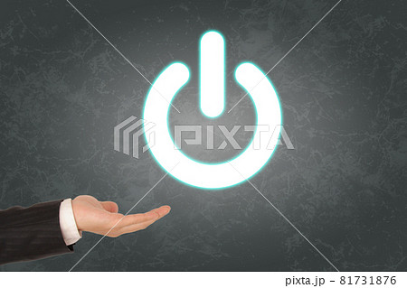 電源ボタンのマークと手 start power button and hand 81731876