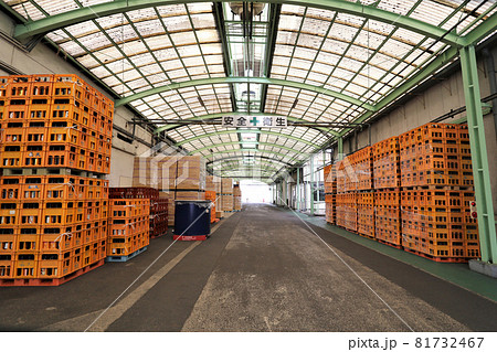 酒造工場の出荷場　商品 81732467