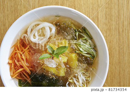 韓国の中国式冷麺 夏の冷たい麺料理 韓国の中国式冷麺 夏の冷たい麺料理 81734354