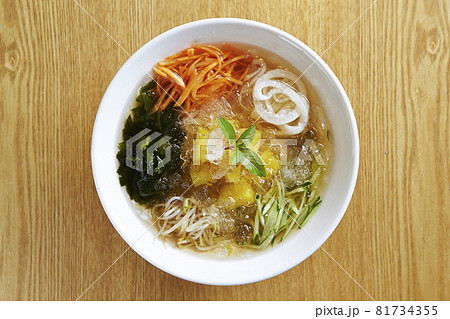 韓国の中国式冷麺 夏の冷たい麺料理 韓国の中国式冷麺 夏の冷たい麺料理 81734355