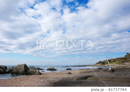 白浜の屏風岩（千葉県南房総市） 81737764