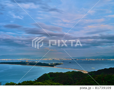 志賀島から見る福岡市内の夜景 志賀島から見る福岡市内の夜景 81739109