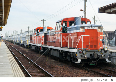 KE65牽引の衣浦臨海鉄道の貨物列車 81740110