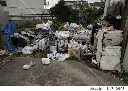 ゴミ置き場,不法投棄されたゴミ, ゴミ置き場,不法投棄されたゴミ, 81740903