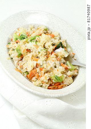 塩鮭レタスチャーハン 塩鮭レタスチャーハン 81740987