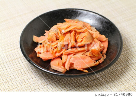 鮭の焼き魚、ほぐした塩鮭の身 81740990