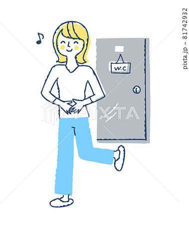 スッキリした顔でトイレから出てきた女性 スッキリした顔でトイレから出てきた女性 81742932