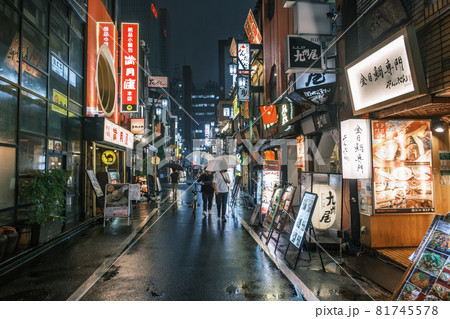 新宿三丁目の飲み屋街 東京都新宿 新宿三丁目の飲み屋街 東京都新宿 81745578