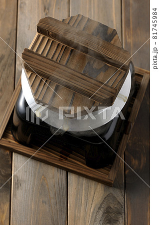 一合炊きのお釜で炊き込みご飯を炊く 一合炊きのお釜で炊き込みご飯を炊く 81745984