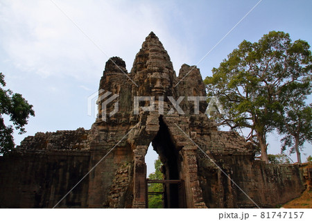カンボジア シェムリアップ 世界遺産アンコールトム遺跡バイヨンに向かう入り口南大門 カンボジア シェムリアップ 世界遺産アンコールトム遺跡バイヨンに向かう入り口南大門 81747157