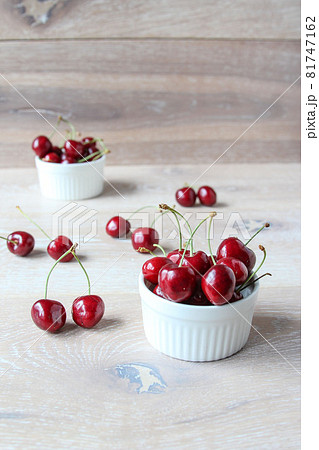Fresh ripe red berries on a bowl on the rustic background Fresh ripe red berries on a bowl on the rustic background 81747162