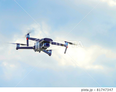 ドローンによる空中撮影・ホバリング ドローンによる空中撮影・ホバリング 81747347