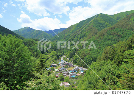 初夏の山里 松本市奈川 初夏の山里 松本市奈川 81747376