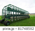 競馬のスターティングゲート 81748502