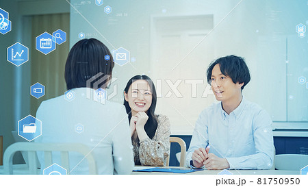 接客シーンとテクノロジーイメージ　デジタルトランスフォーメーション　RaaS 81750950