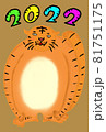 2022年を祝う仁王立ちのトラ(文字無) 81751175