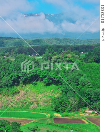 木曽町開田高原　御嶽ビュースポット柳又からの田園風景と雄大な眺め 81752831