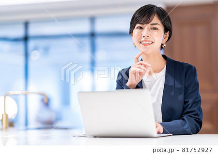 オフィス　ビジネスウーマン　撮影協力：WEEK芝大門（サンフロンティア不動産） 81752927