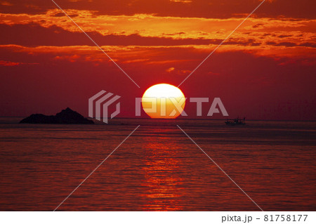 積丹の夕日 81758177