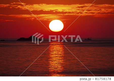 積丹の夕日 81758178