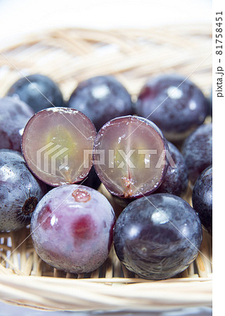 香川県産ニューピオーネ 81758451