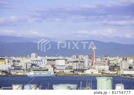 福岡の町並み　博多ポートタワーがある風景 81758777