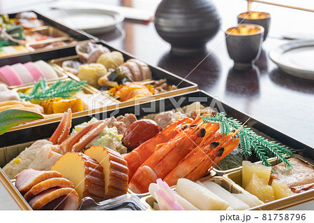 おせち料理で迎えるお正月 おせち料理で迎えるお正月 81758796