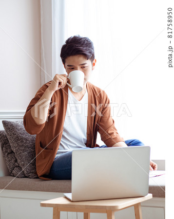 男 男の人 男性 81758950