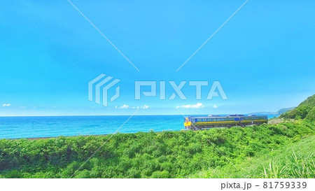 【島根県】ゆうひパーク三隅から見えるJR山陰本線と海 浜田市 【島根県】ゆうひパーク三隅から見えるJR山陰本線と海 浜田市 81759339