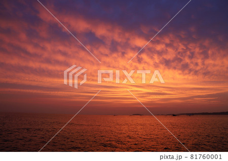 一瞬の空 81760001