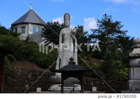 浅間山と共に生きる鎌原観音堂の観音様 81760200